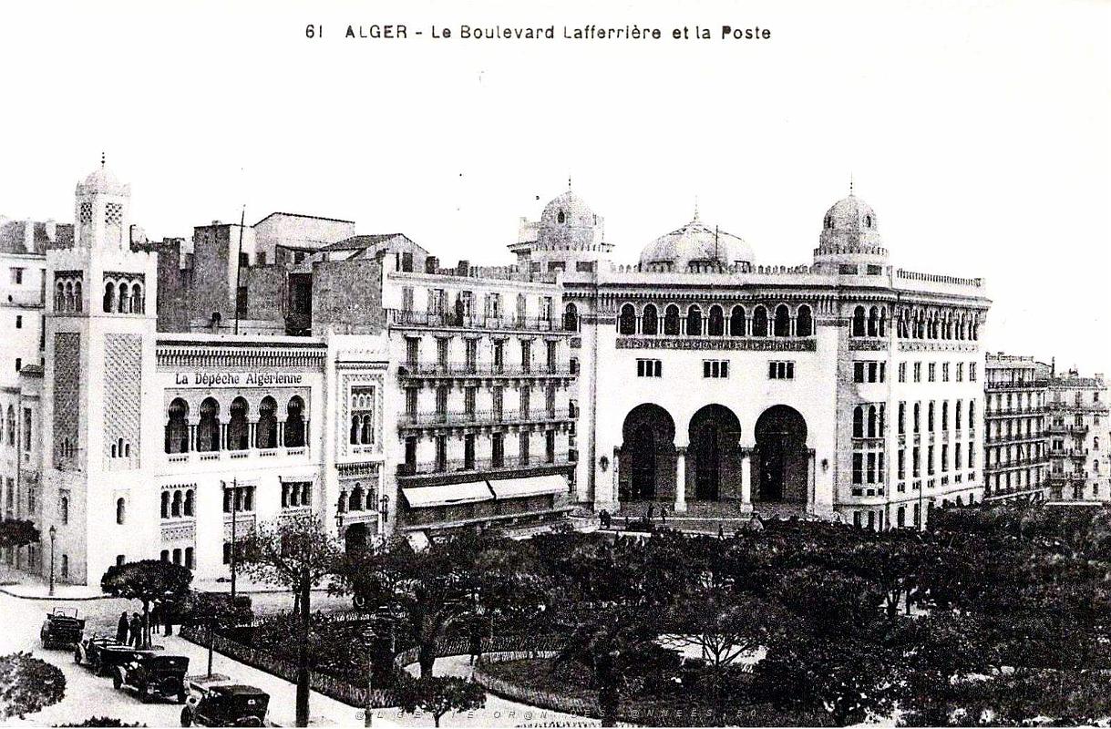Alger - Boulevard Laferriere et Poste.jpg